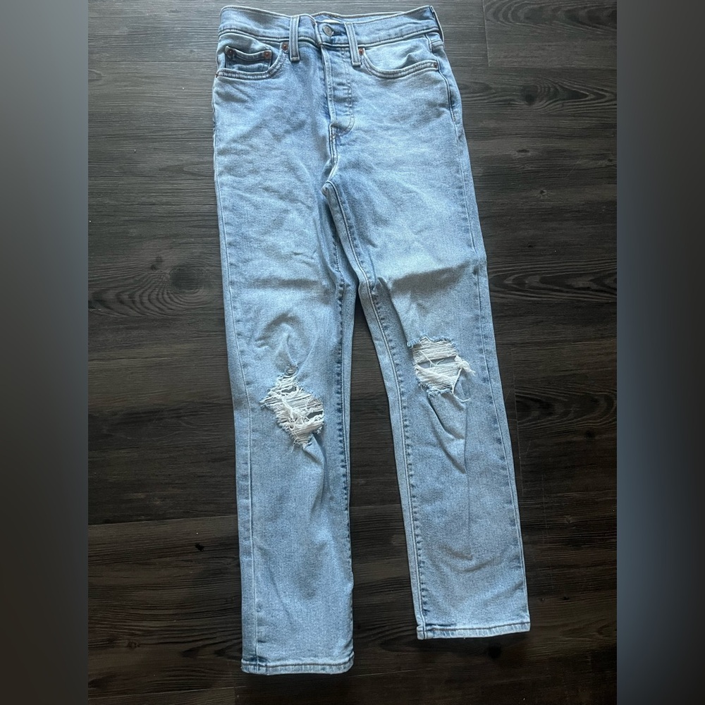 Size 27 Levi’s Wedgie Straight Ripped Jeans